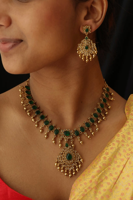 Antique green stone short necklace with earrings SS11626