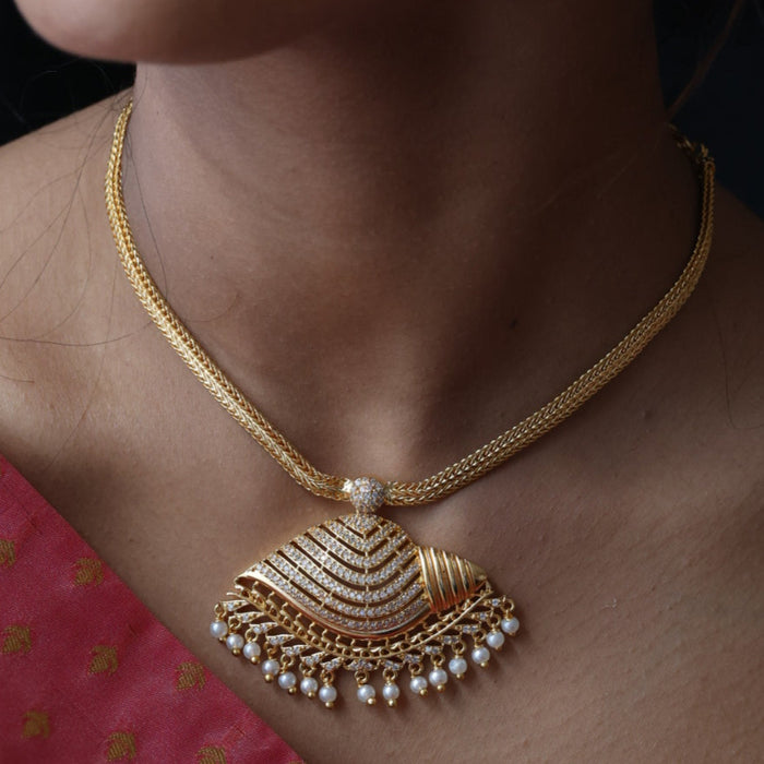 Heritage gold plated short necklace H0232