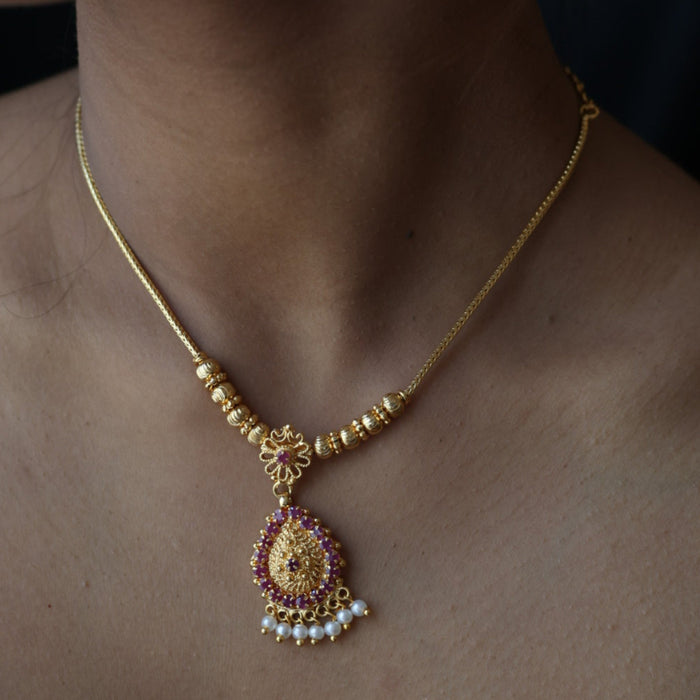 Heritage gold plated short necklace H02566