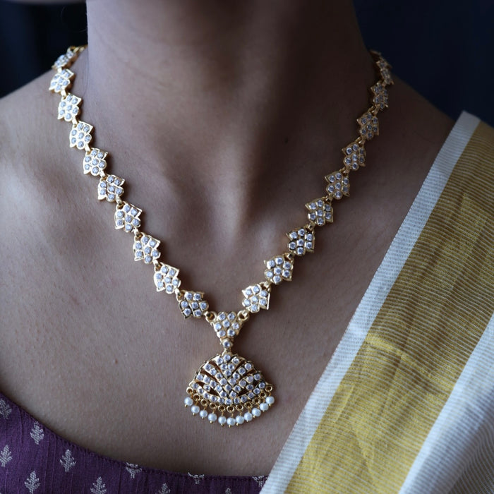 Heritage gold plated white stone short necklace H8905