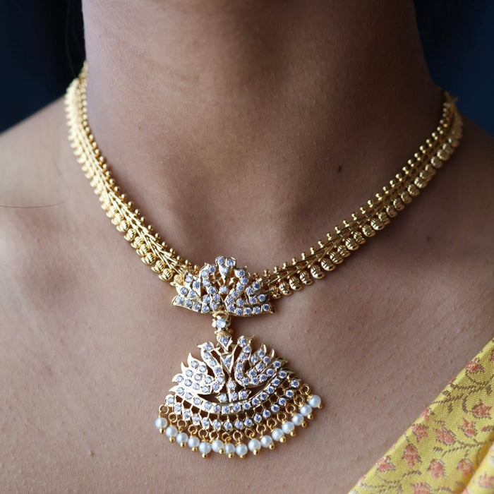 Heritage gold plated white stone short necklace H8907