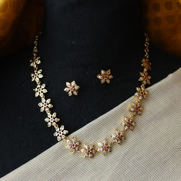 Heritage gold plated ruby white stone short necklace H8909