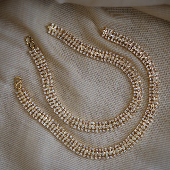 Heritage gold white stone traditional payal HAN12134