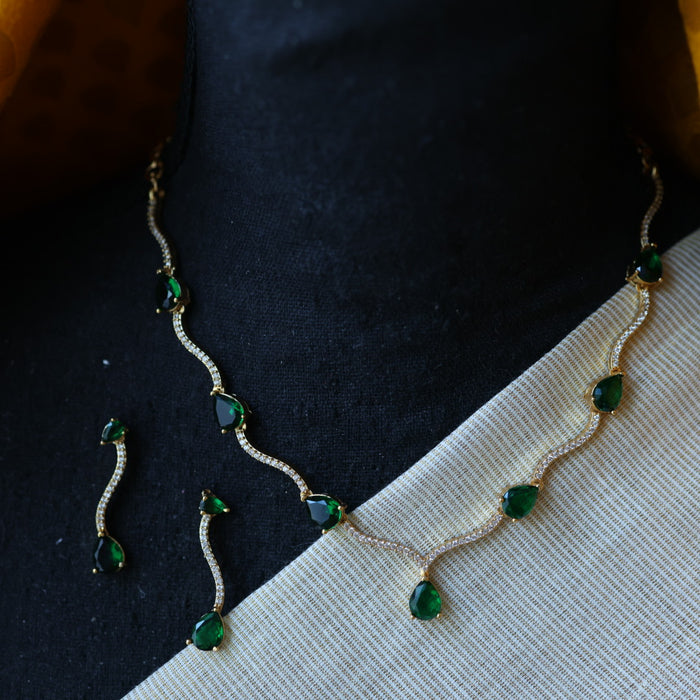 Antique green stone short necklace with earrings TTS4902