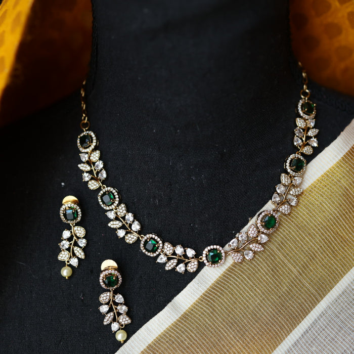 Victorian green stone short necklace with earrings V13019