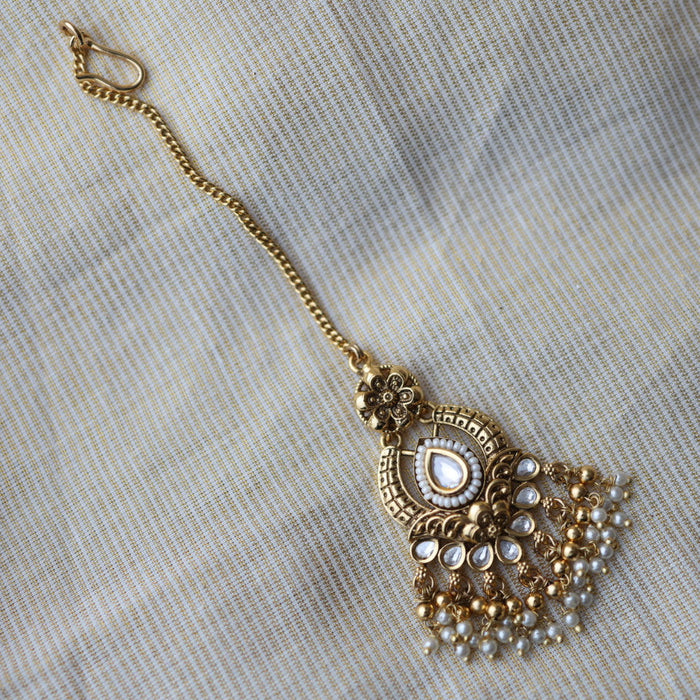 Antique white stone and pearl tikka AT234