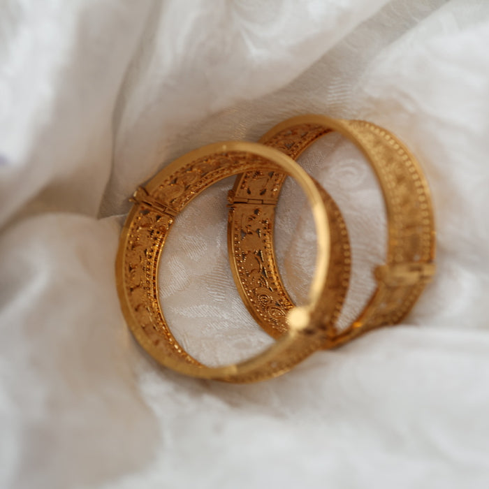 Antique bangle - open type- one size 5667