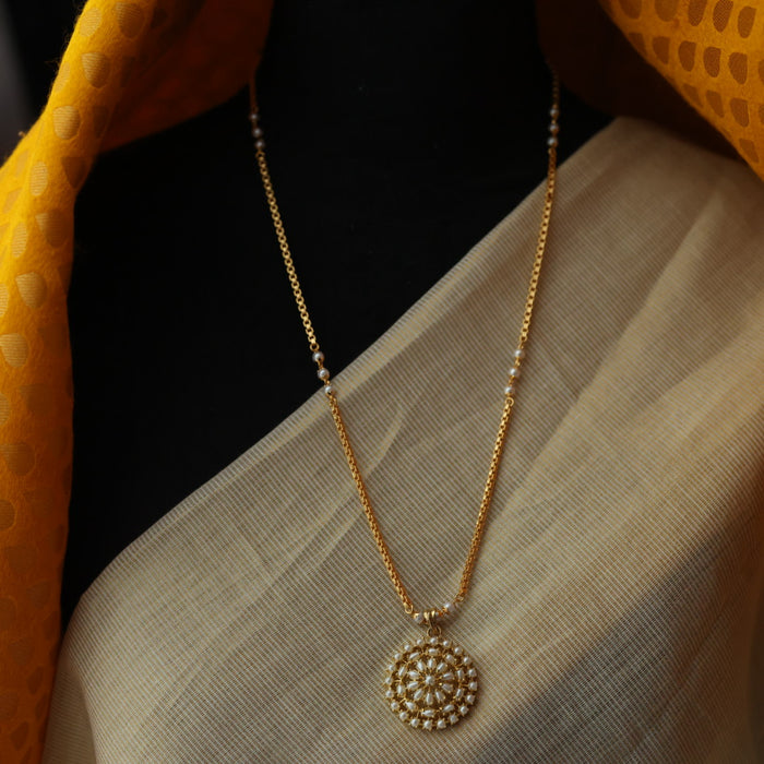 Heritage gold plated pearl pendant long chain HC456
