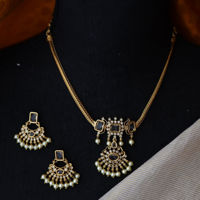 Antique white short necklace with earrings TTS4057