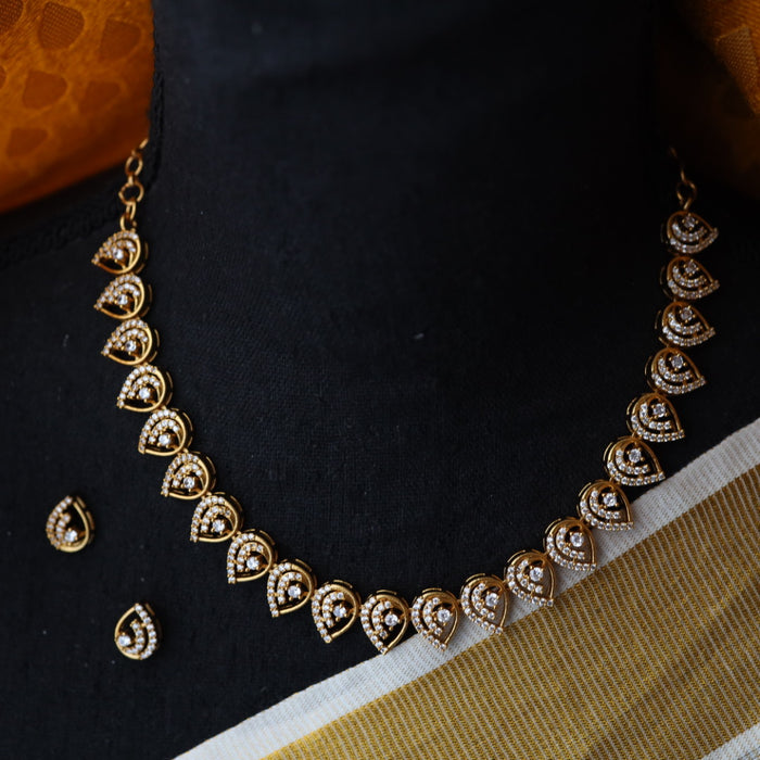Antique white short necklace with earrings TTS40545