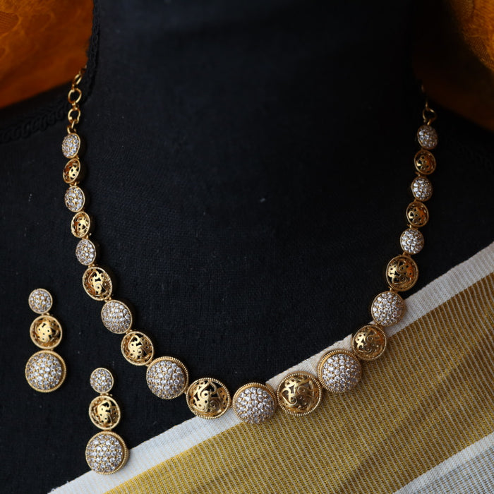 Antique white short necklace with earrings TTS40546