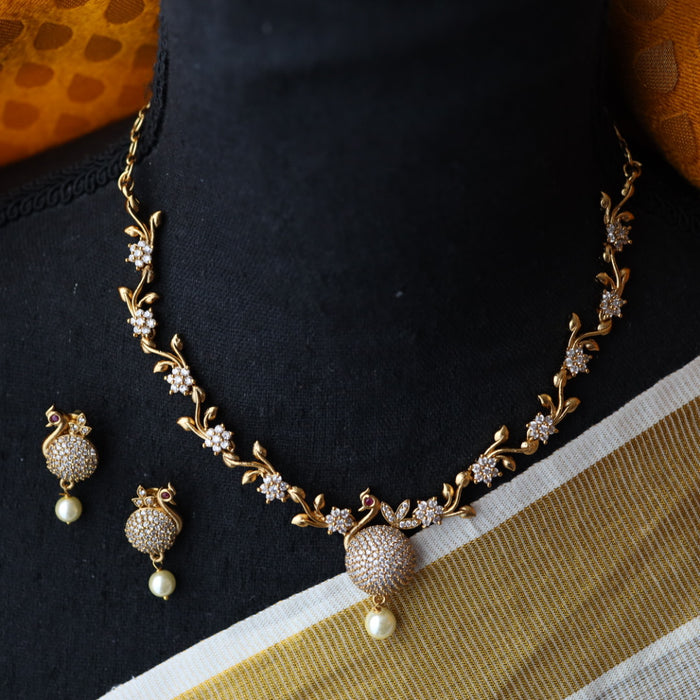 Antique white short necklace with earrings TTS4067