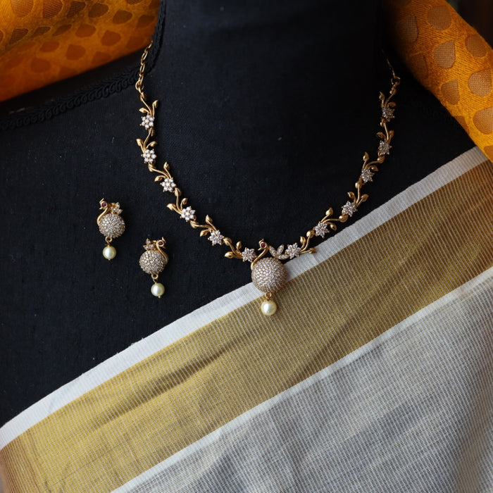 Antique white short necklace with earrings TTS4067