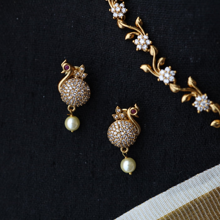Antique white short necklace with earrings TTS4067