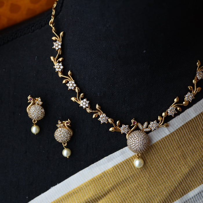 Antique white short necklace with earrings TTS4067