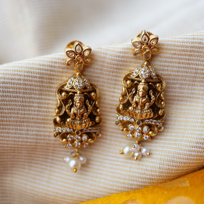 Antique gold drop earrings AD015