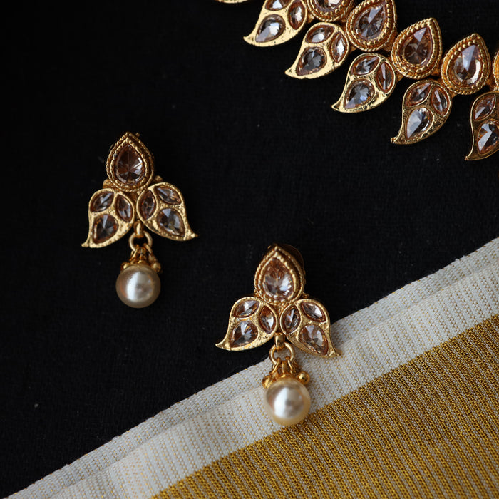 Trendy gold short necklace with earrings and tikka G0029
