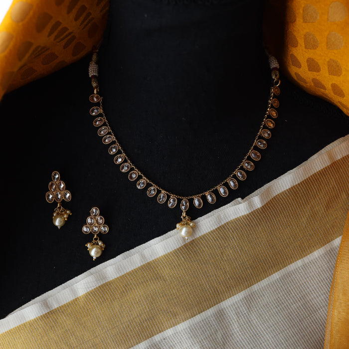 Trendy gold short necklace with earrings and tikka G0030
