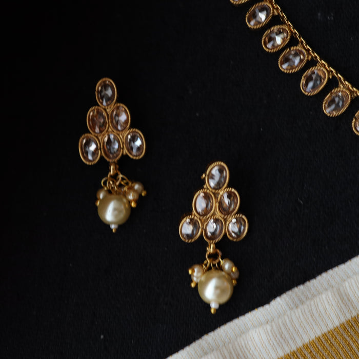 Trendy gold short necklace with earrings and tikka G0030