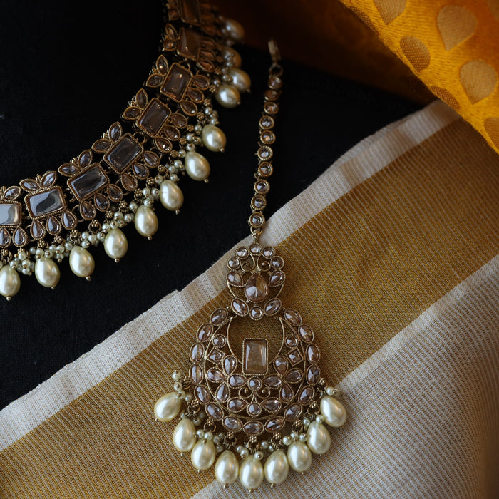 Trendy pearl short necklace and earrings TW45