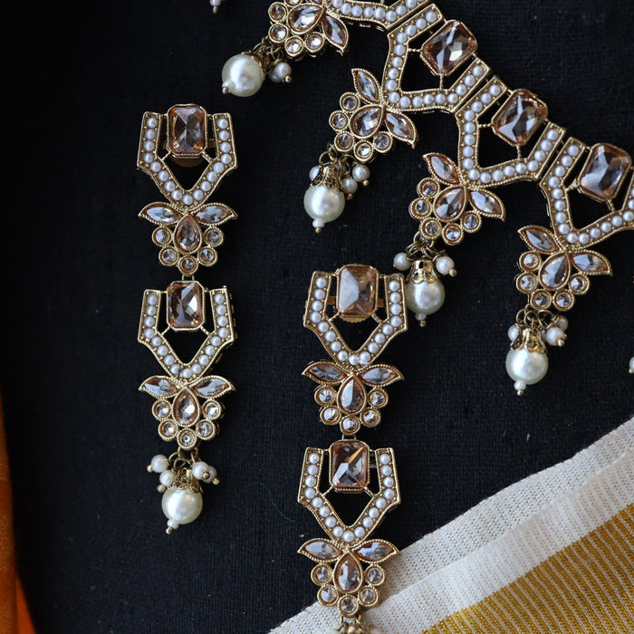 Trendy pearl short necklace and earrings TW54