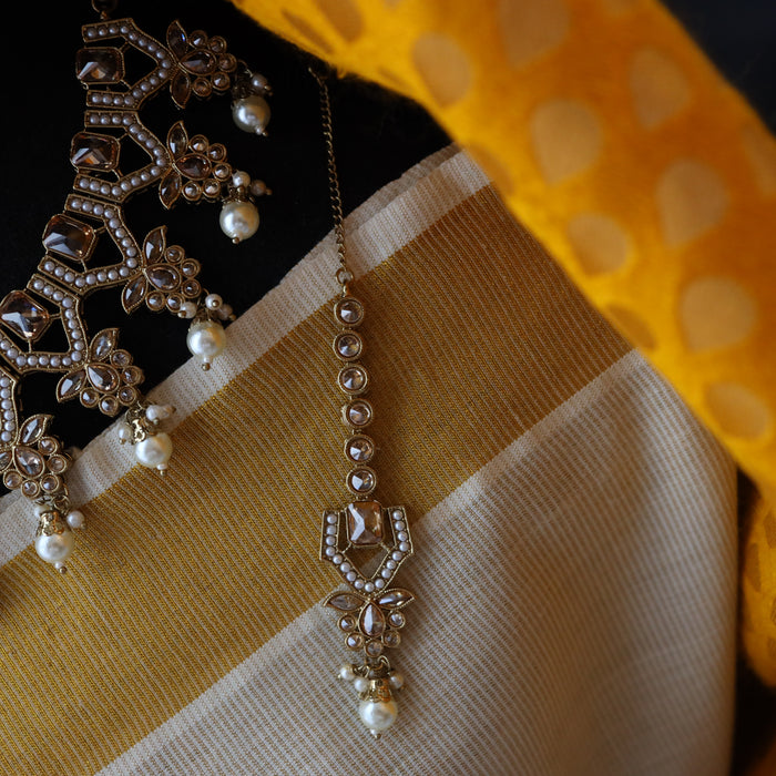 Trendy pearl short necklace and earrings TW54