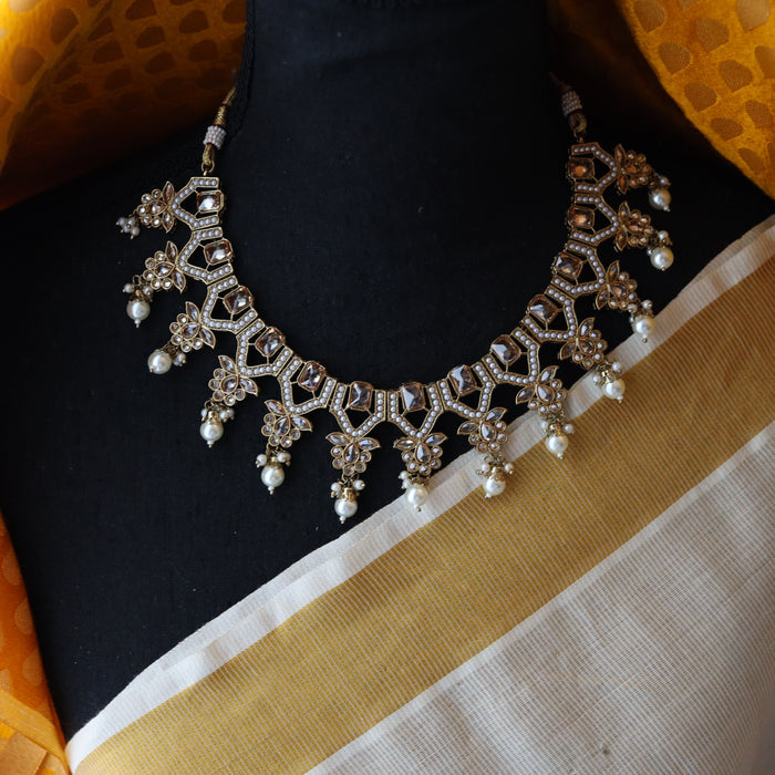 Trendy pearl short necklace and earrings TW54