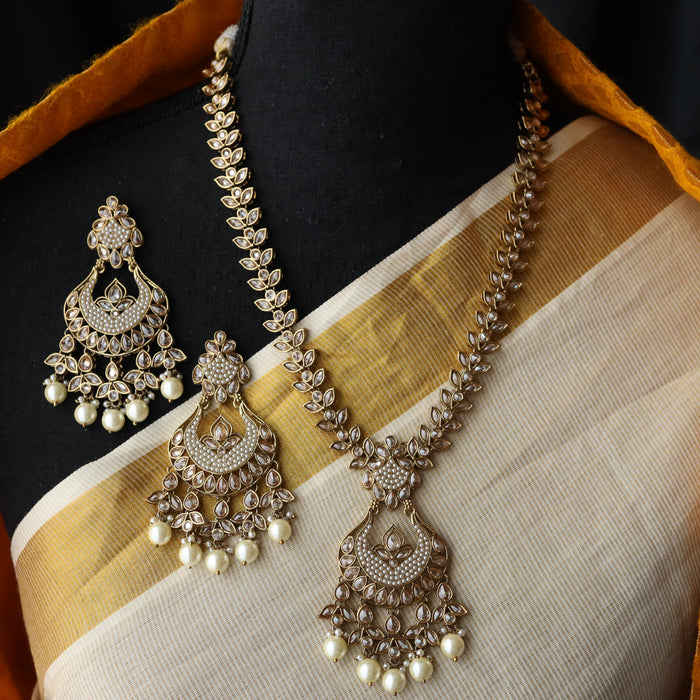 Trendy pearl short necklace with jumka and tikka TW443