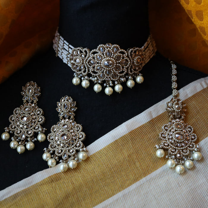 Trendy pearl choker necklace with earrings and tikka TW3451