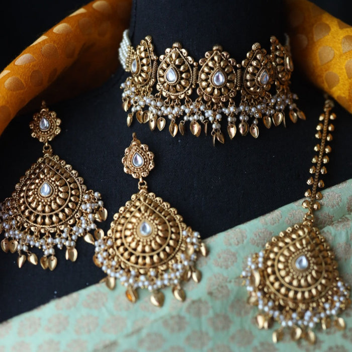 Antique choker necklace and earrings and tikka G1013
