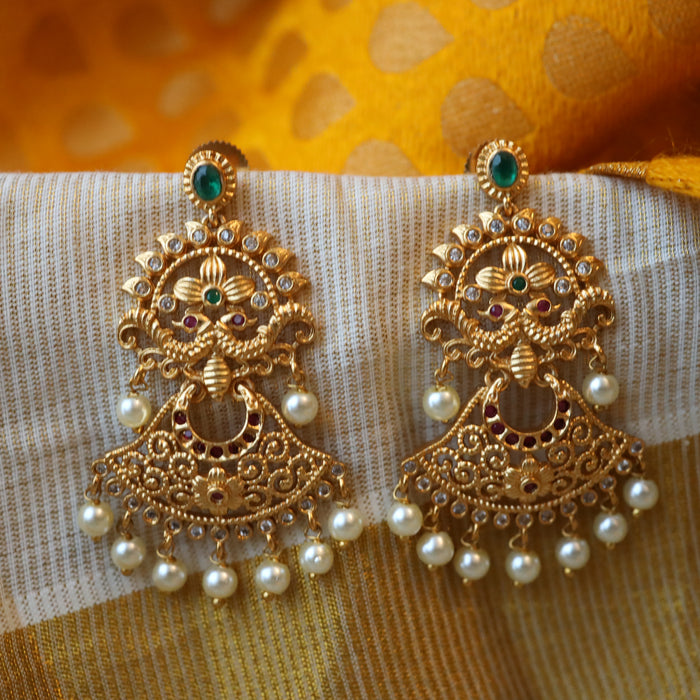 Antique gold green stone drop earrings AD4179