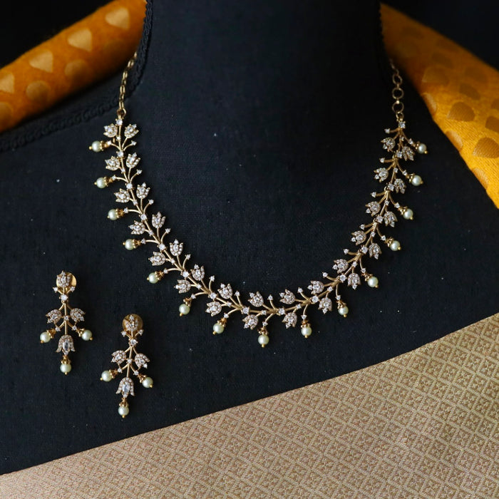 Antique white stone and pearl short necklace and earrings 81466399