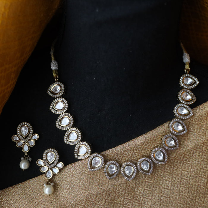 Trendy white stone short necklace and earrings TW0031