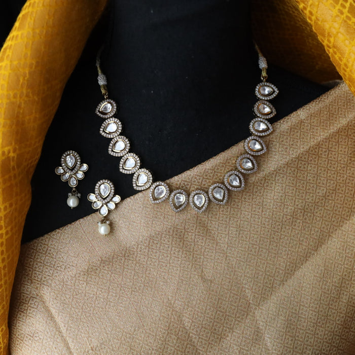 Trendy white stone short necklace and earrings  TW0031