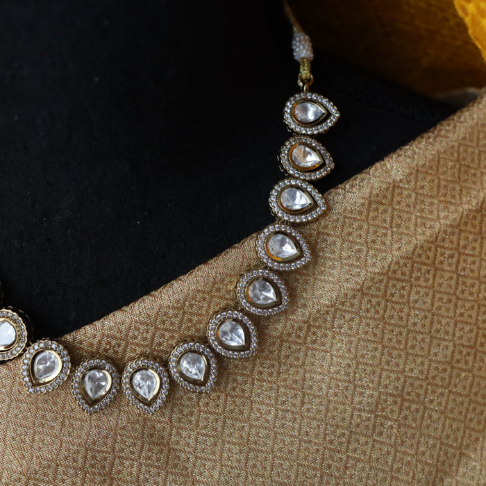Trendy white stone short necklace and earrings  TW0031