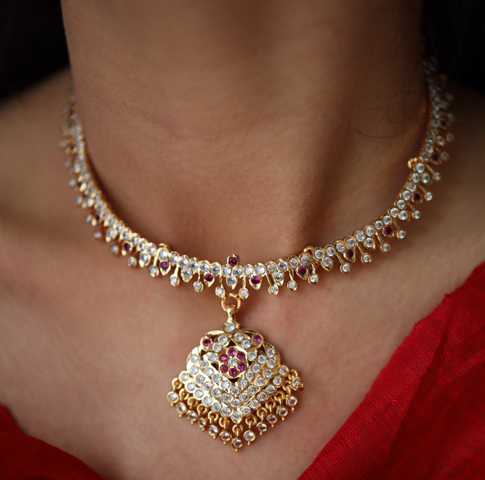 Heritage gold plated ruby white stone short necklace H866