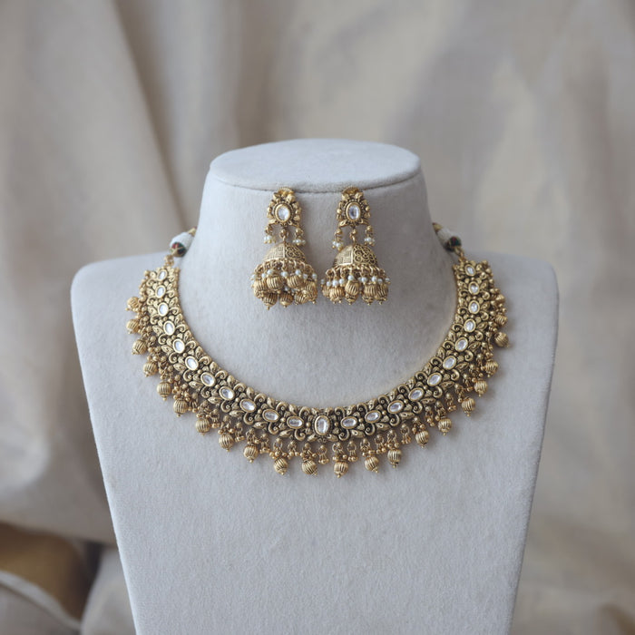 Antique gold and pearl short necklace with earrings G16123