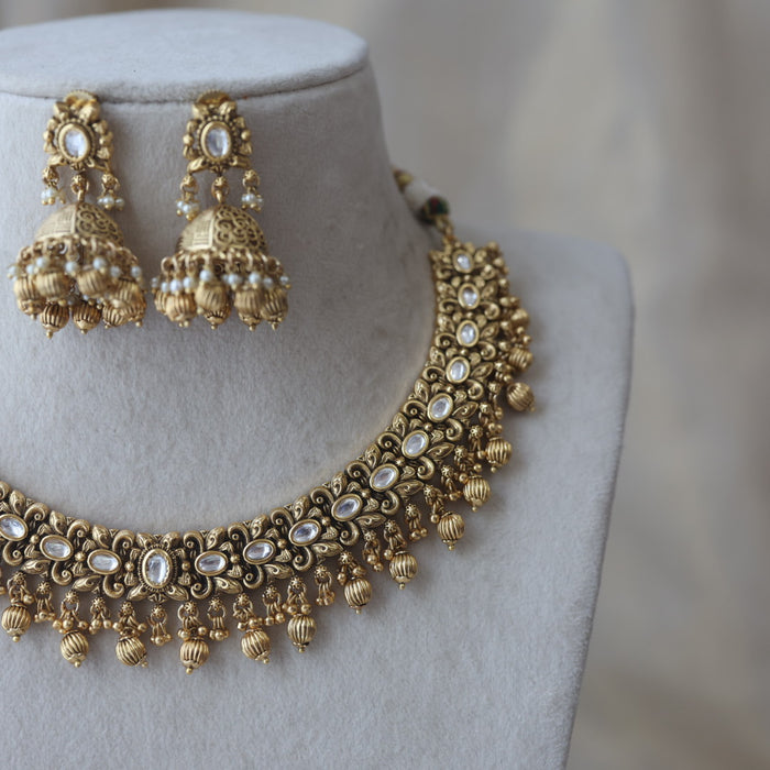 Antique gold and pearl short necklace with earrings G16123