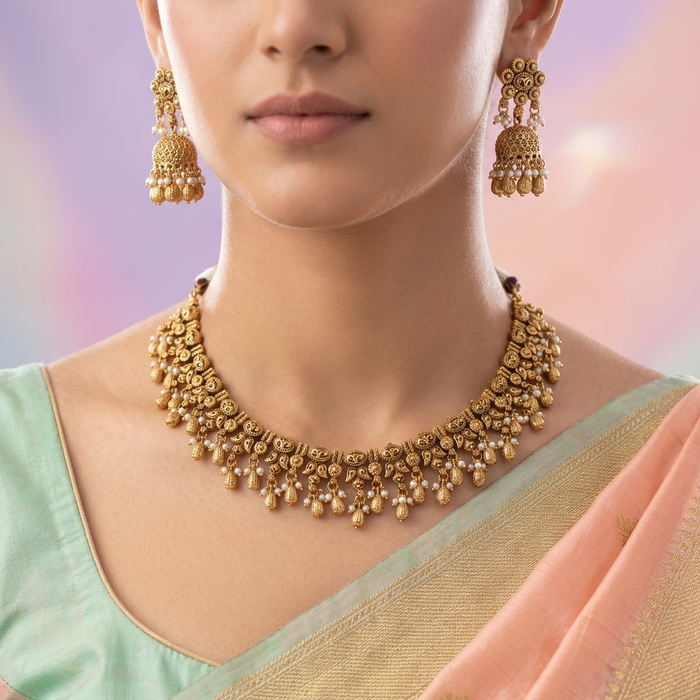 Antique gold and pearl short necklace with earrings G16384