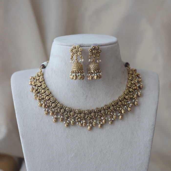 Antique gold and pearl short necklace with earrings G16384