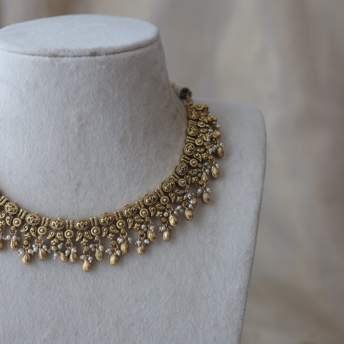 Antique gold and pearl short necklace with earrings G16384