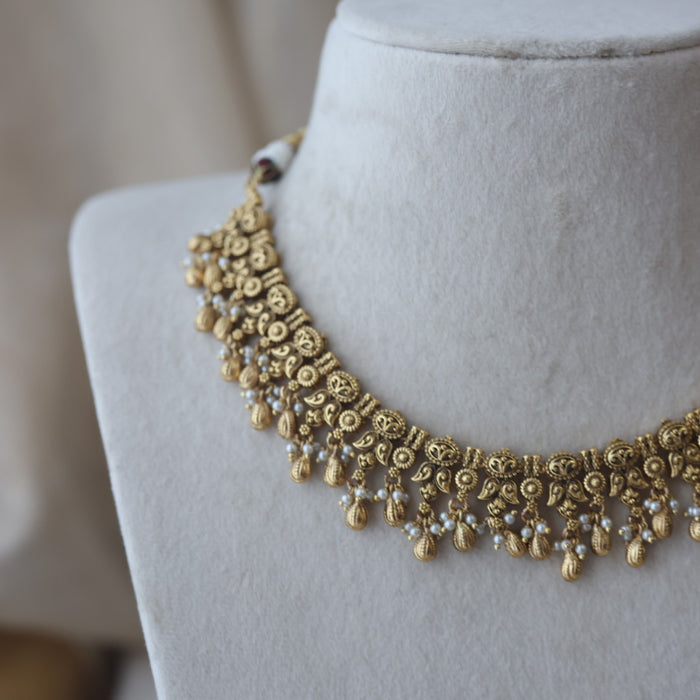 Antique gold and pearl short necklace with earrings G16384