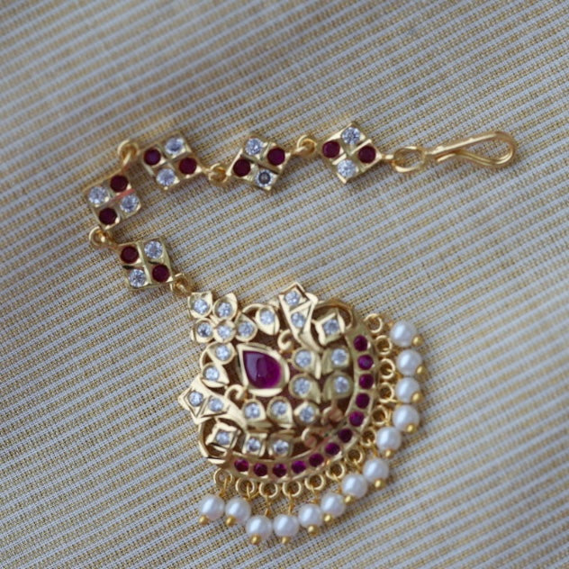 Heritage gold plated ruby white stone tikka HT3426