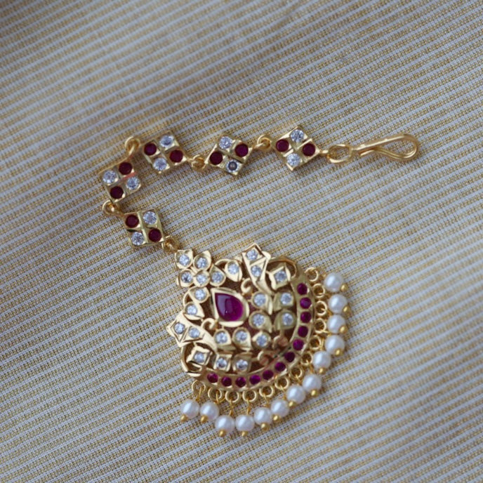 Heritage gold plated ruby white stone tikka HT3426