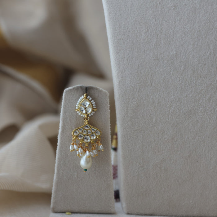 Kundan white stone and pearl choker necklace with earrings MS2334
