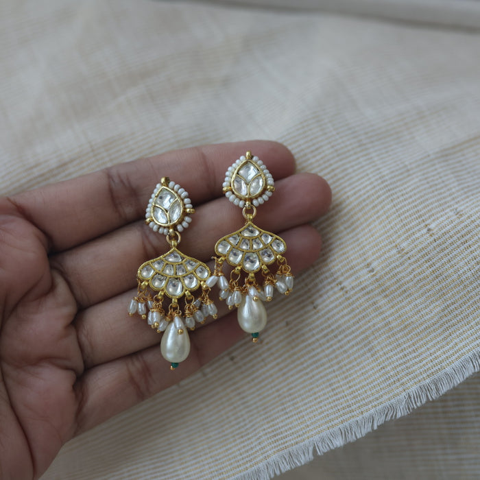 Kundan white stone and pearl choker necklace with earrings MS2334