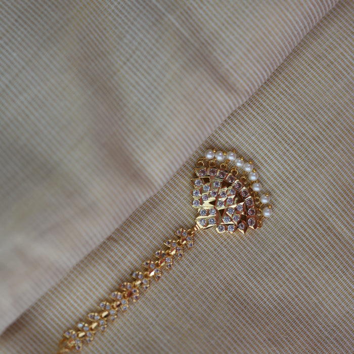 Heritage gold plated white stone tikka HT5049