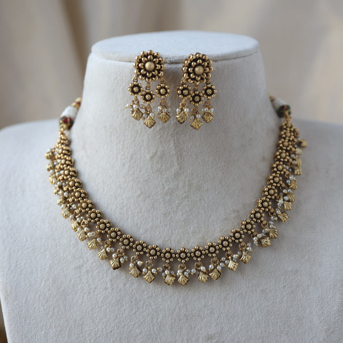 Antique gold short necklace and earrings G11893