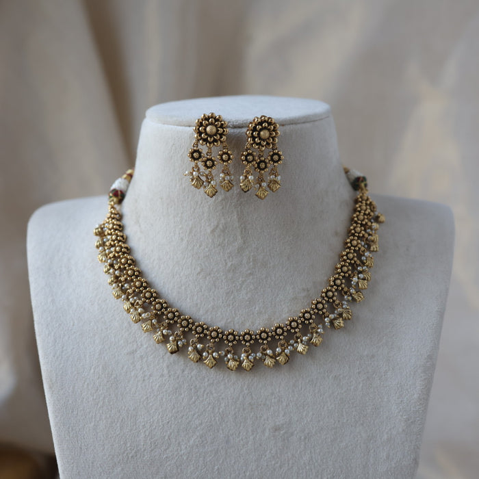 Antique gold short necklace and earrings G11893