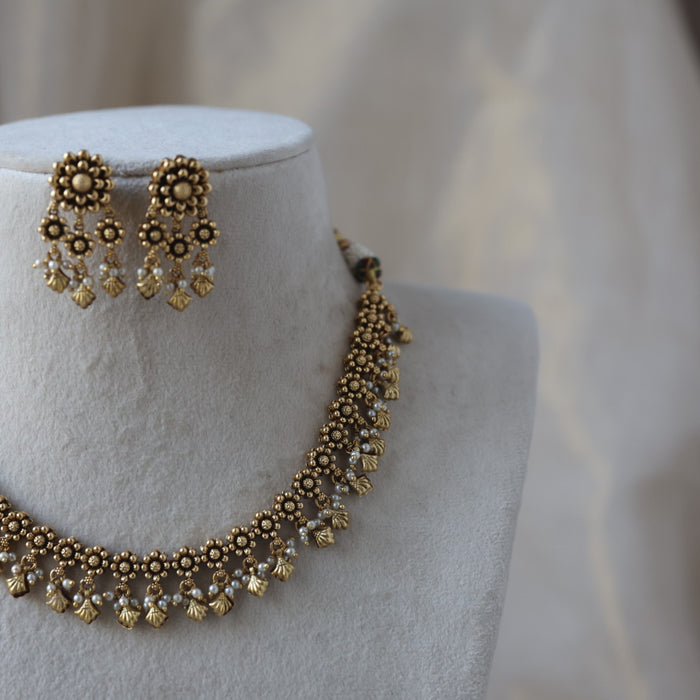 Antique gold short necklace and earrings G11893